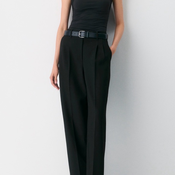 Black Sleeveless Top Aritzia Flourish Contour - Picture 2 of 4